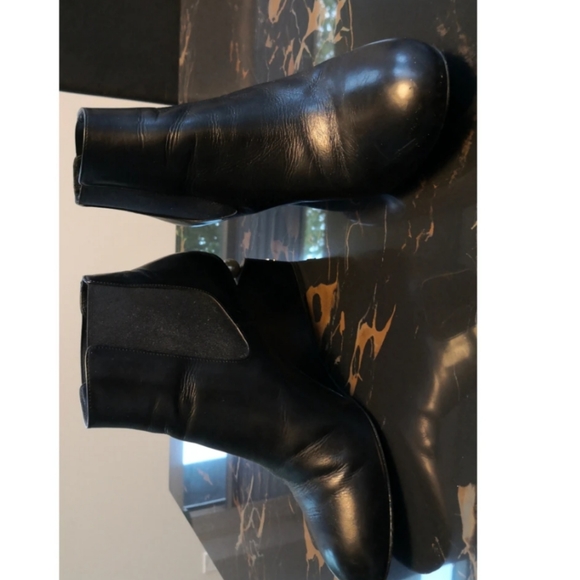 Chanel black leather ankle boots - Picture 2 of 8